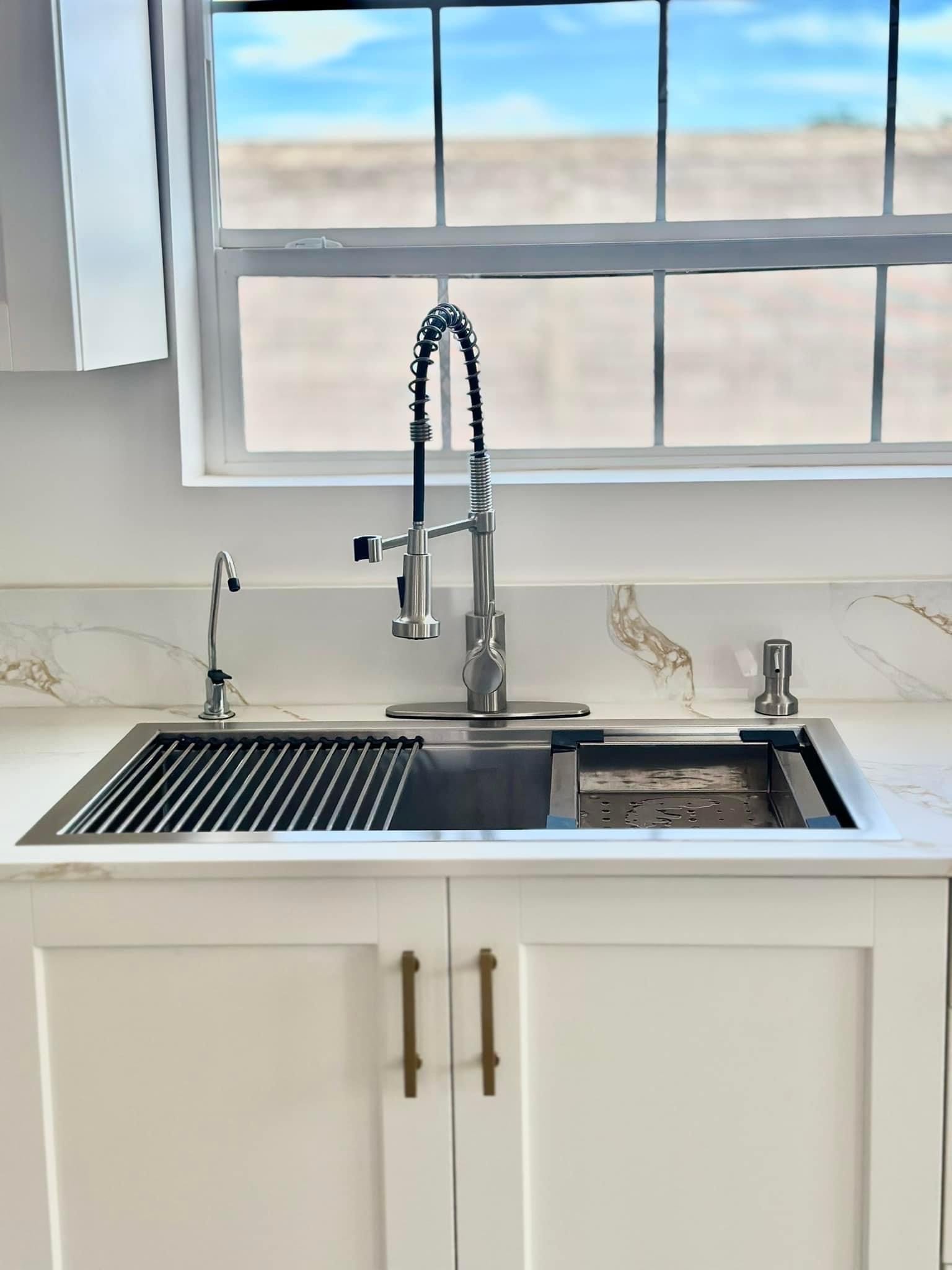 cuarzo-calacatta-gold-and-gray