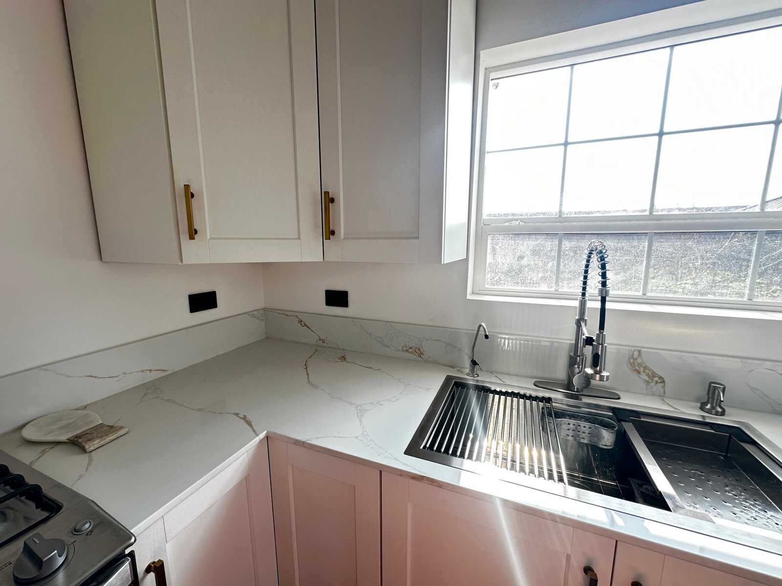 cuarzo-calacatta-gray-&-gold