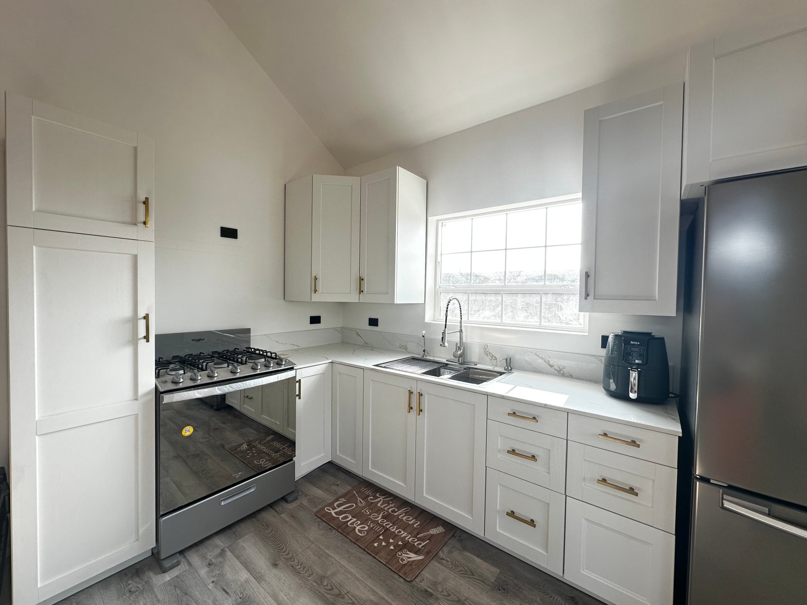 cuarzo-calacatta-gray-&-gold2