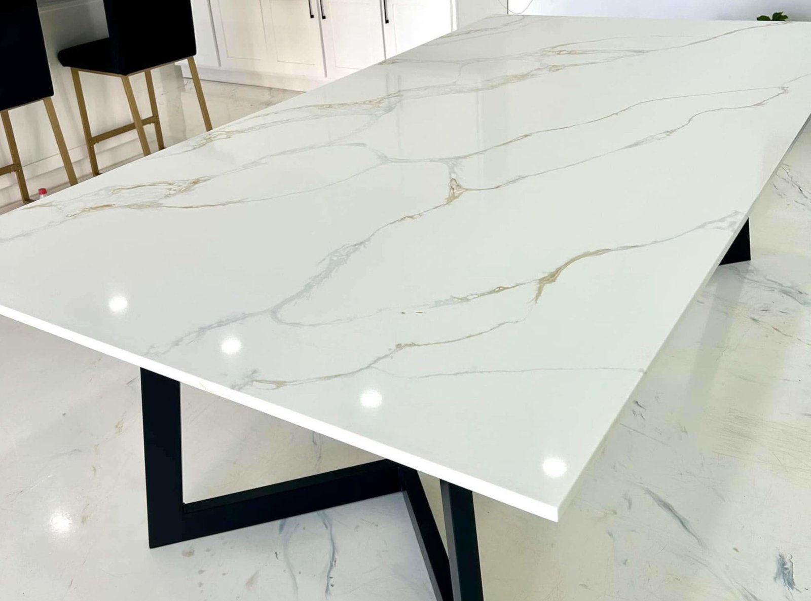 cuarzo-calacatta-gray-gold2