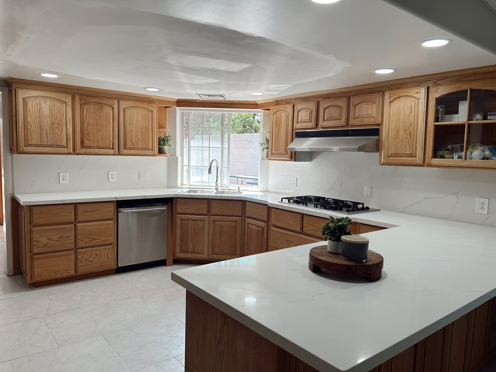 cuarzo-calacatta-light