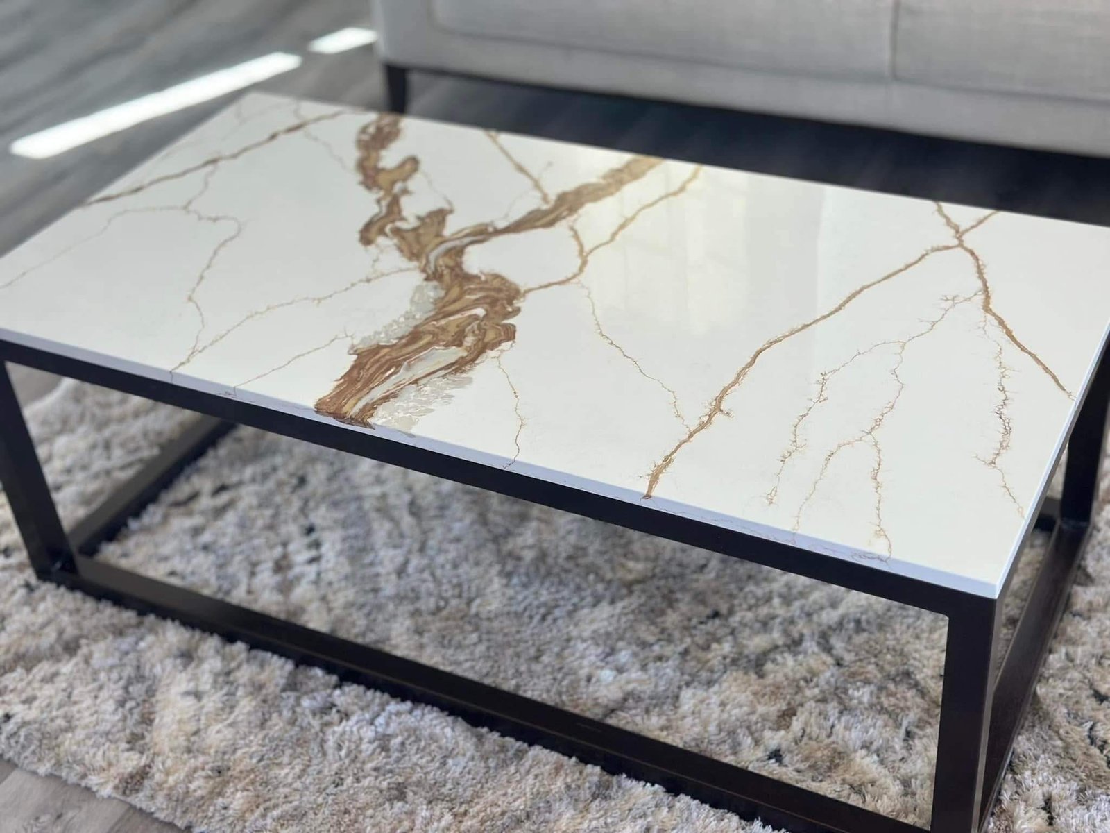 cuarzo-calacatta-magma-gold