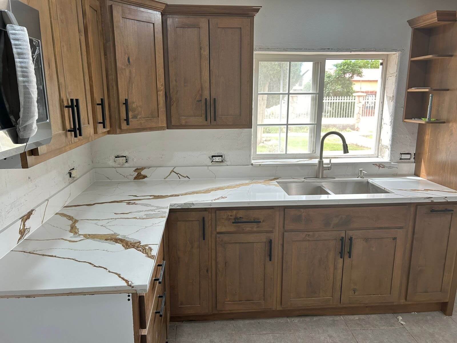 cuarzo-calacatta-magma-gold