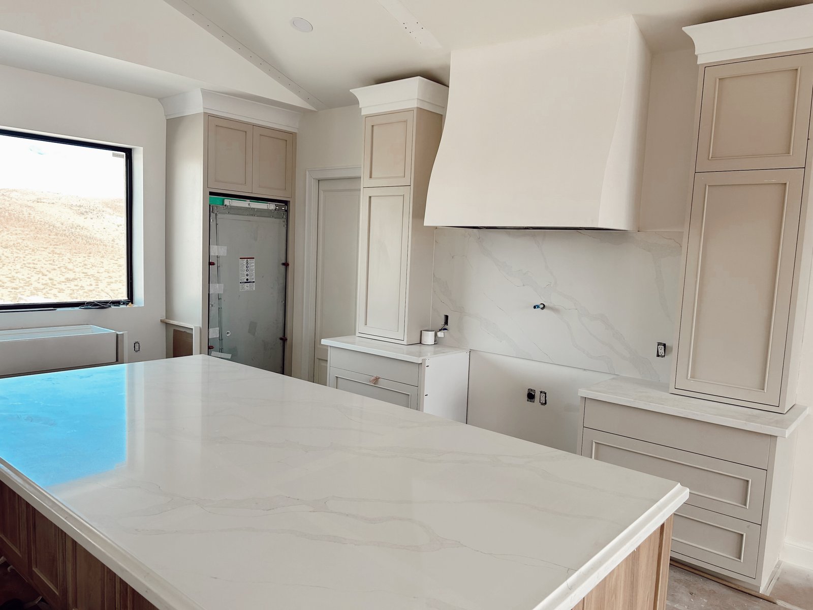 cuarzo-calacatta-sienna-gold3